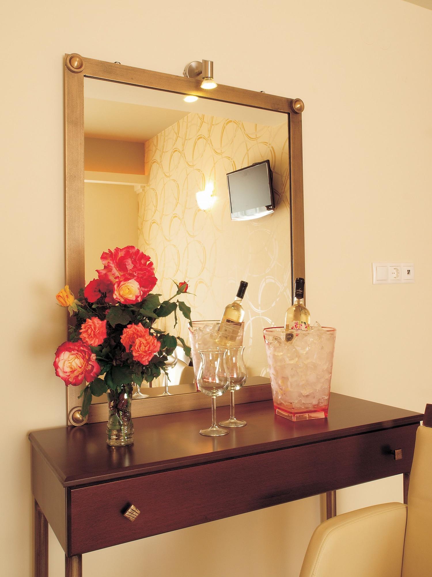 Niriides Beach Hotel Ретимно Экстерьер фото