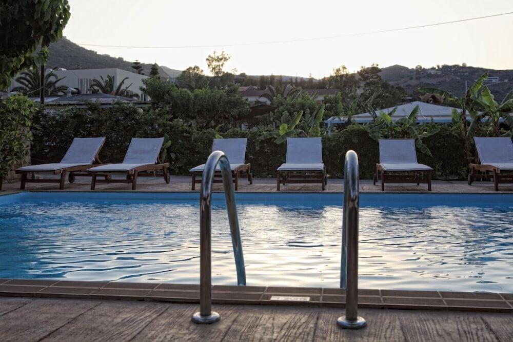 Niriides Beach Hotel Ретимно Удобства фото