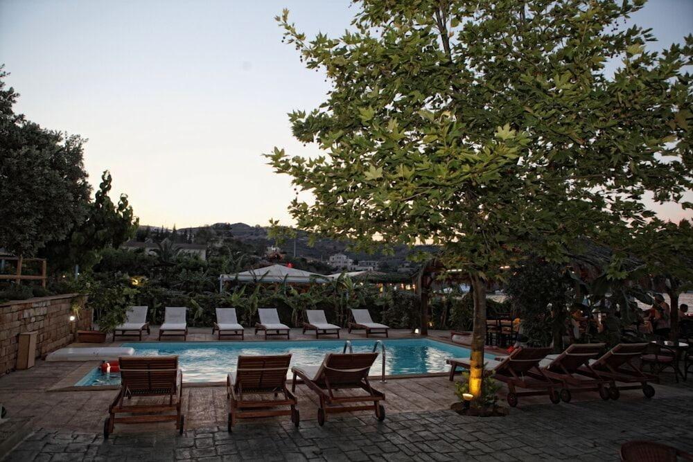 Niriides Beach Hotel Ретимно Удобства фото
