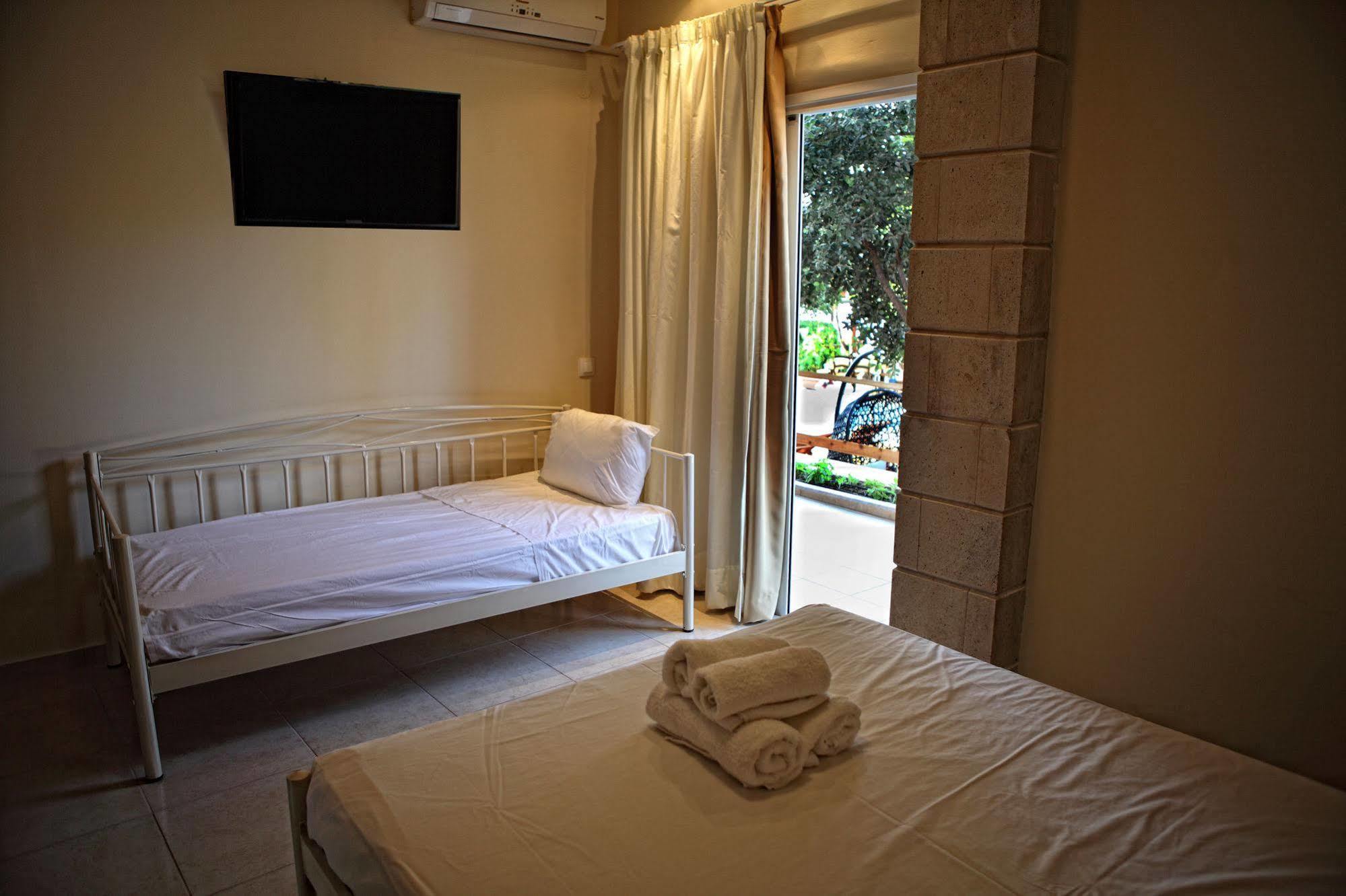 Niriides Beach Hotel Ретимно Экстерьер фото
